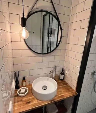 Cozy One Bedroom In Center